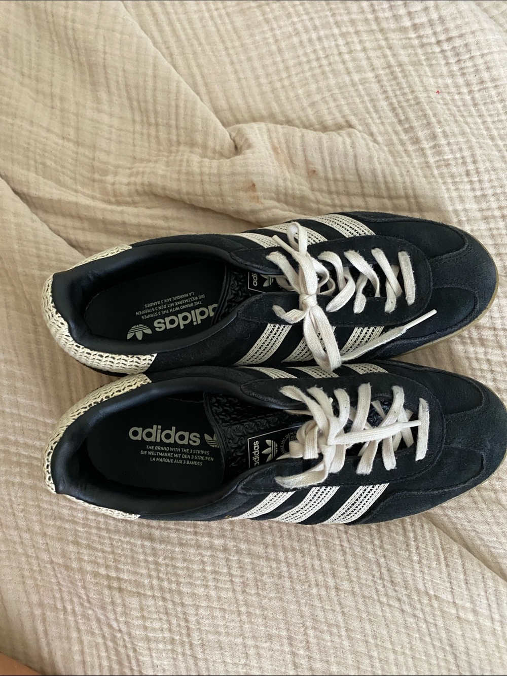 Adidas W’s sz. 9 navy and white gazelles